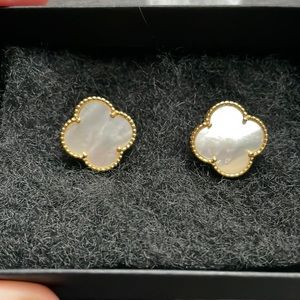 Alhambra style earrings